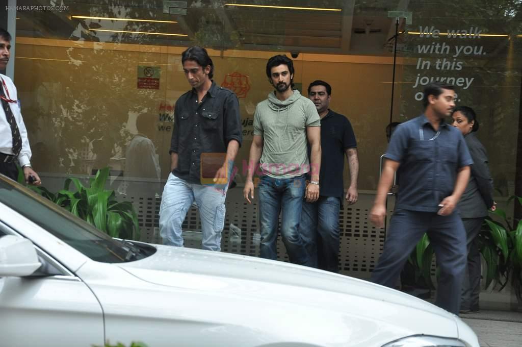 Kunal Kapoor visit Hrithik at Hinduja Hospital in Mumbai on 8th July 2013
