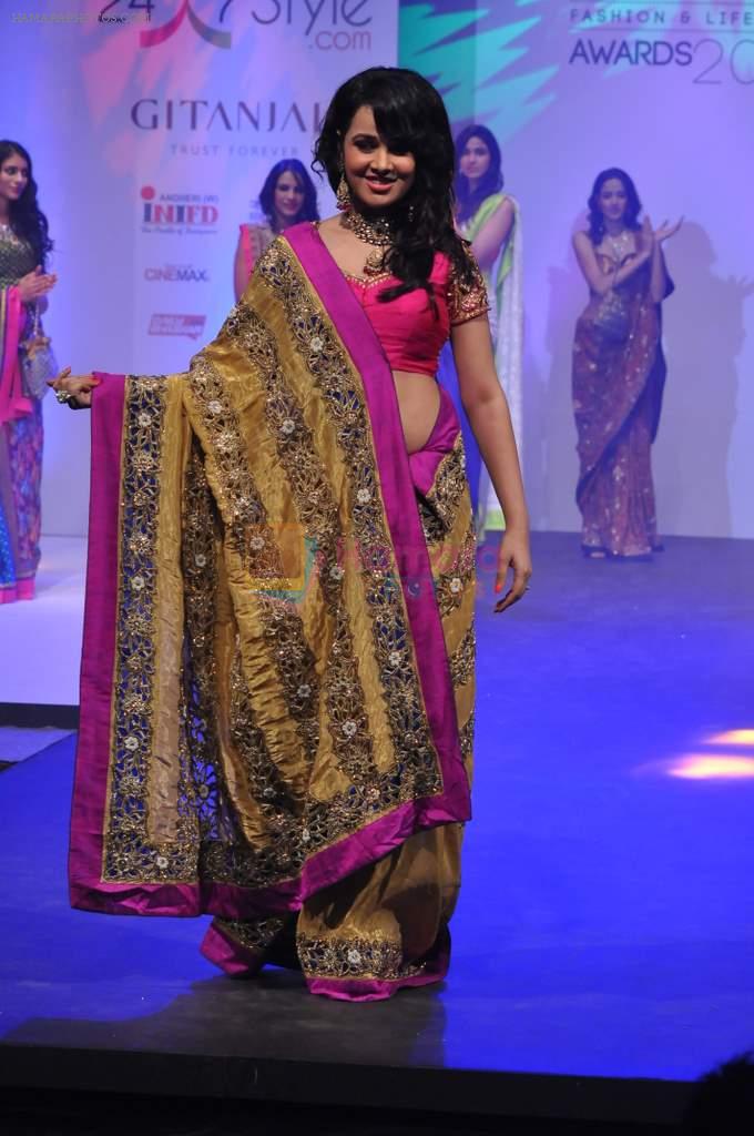 Nisha Kothari at Tassel Fashion and Lifestyle Awards 2013 in Mumbai on 8th July 2013