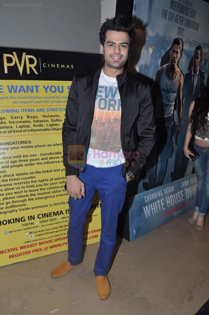 Manish Paul at Sixteen film premiere in Mumbai on 10th July 2013
