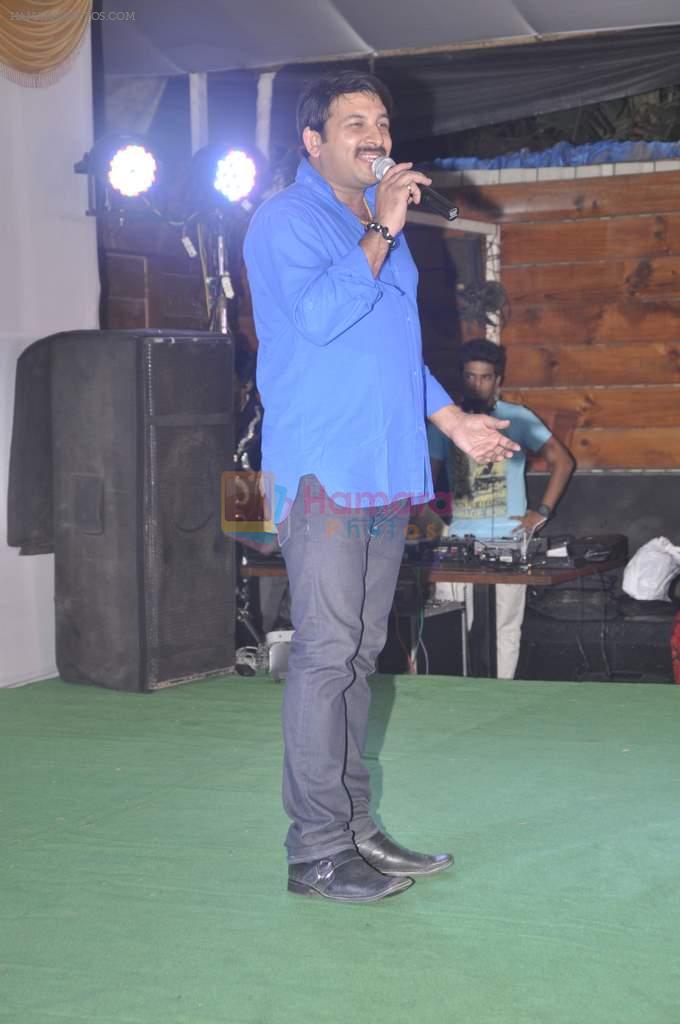 Manoj Tiwari at Shweta Tiwari's sangeet in Sheesha Lounge, Mumbai on 12th July 2013