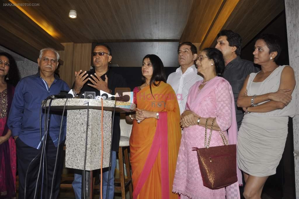 Ramesh Sippy, Kiran Juneja, Krutika Desai Khan at the launch of TV Serial Buniyad in Bandra, Mumbai on 20th July 2013