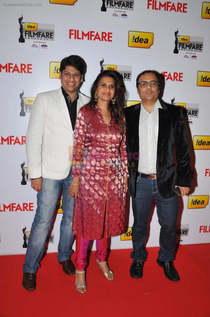 Mr. Siddharth of Idea with the team on the Red Carpet of _60the Idea Filmfare Awards 2012
