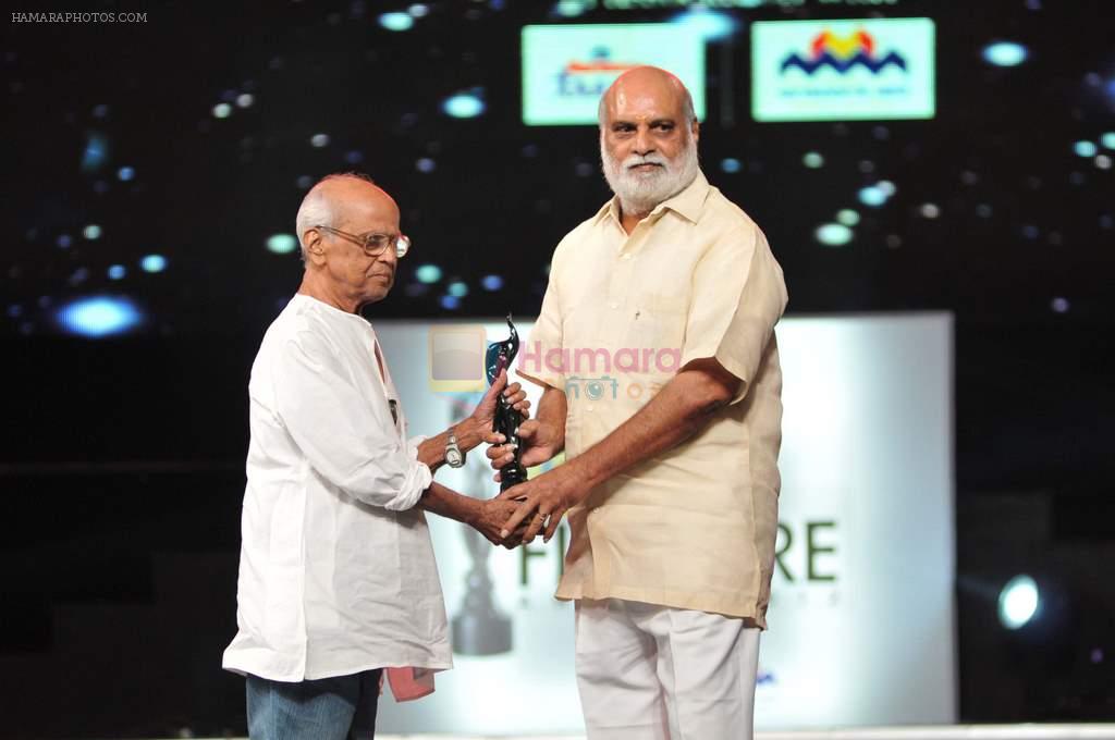 Bapu gets the Life Time Acheivement Awards on _60th Idea Filmfare Awards 2012_ South