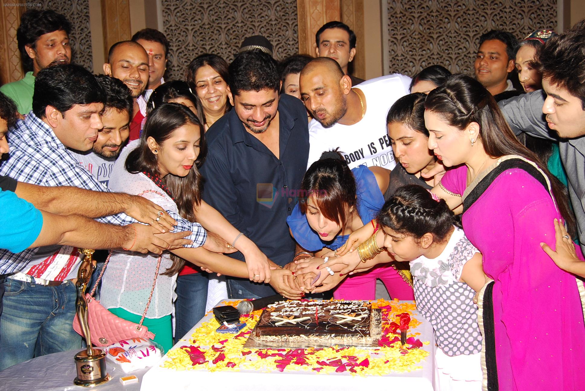 Hina Khan, Rajan Shahi at Rajan Shahi's Yeh Ristha Kya Kehlata hai 1200 episodes in Mumbai on 22nd July 2013