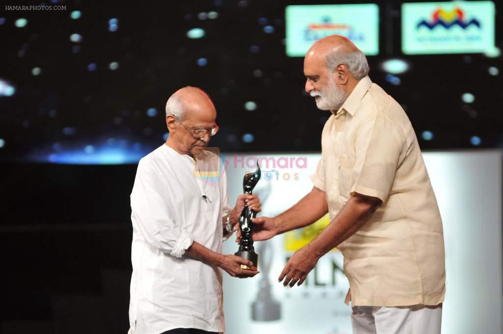 Bapu gets the Life Time Acheivement Awards on _60th Idea Filmfare Awards 2012_ South.