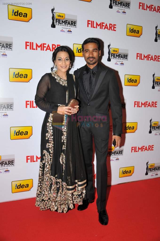 Dhanush with wife Aishwarya on the Red Carpet of _60the Idea Filmfare Awards 2012