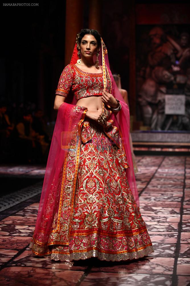 Model walks for Designer Suneet Varma in Delhi on 27th July 2013