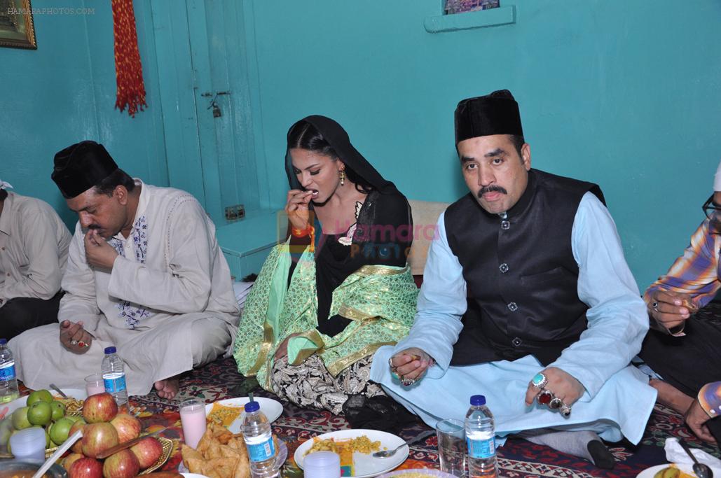 Veena Malik At Hazrat Nizamuddin Dargah In Delhi4