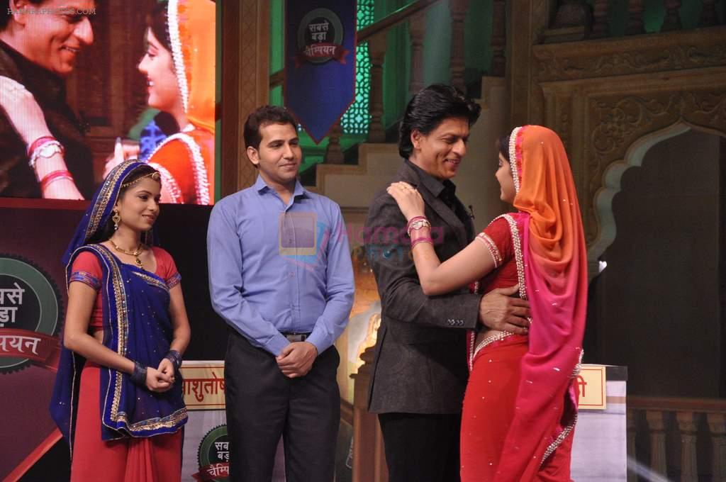 Shahrukh Khan on the sets of Diya aur Baati in Filmcity, Mumbai on 28th July 2013