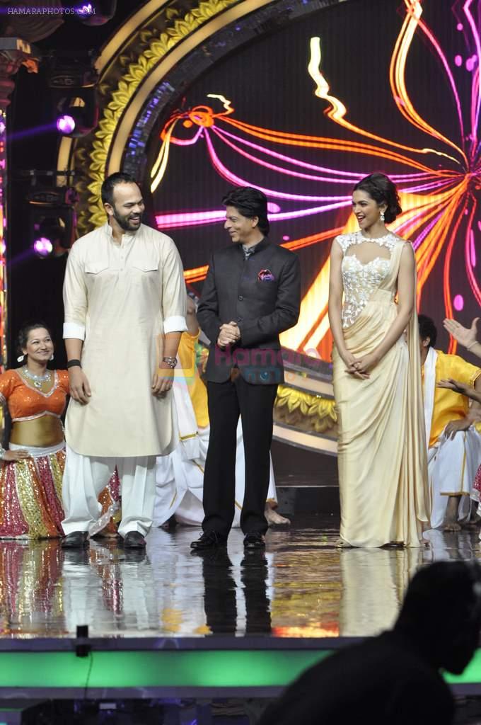 Shahrukh Khan, Rohit Shetty and Deepika Padukone on the sets of Indian Idol Junior in Filmcity, Mumbai on 28th July 2013