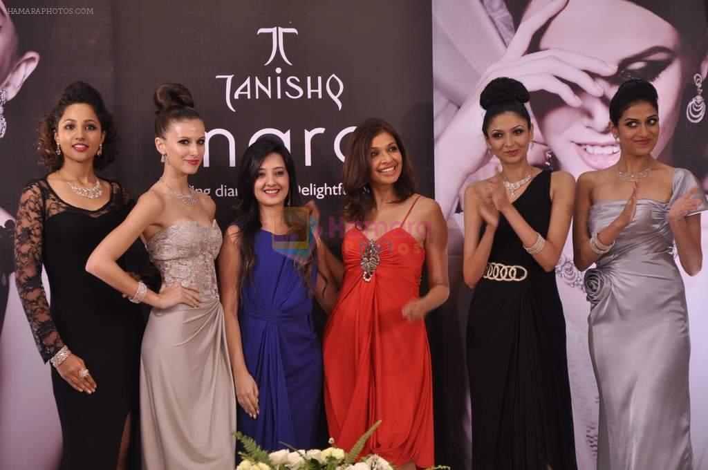 Achala Sachdev, Amy Billimoria at Tanishq Inara fashion show in Bandra, Mumbai on 28th July 2013