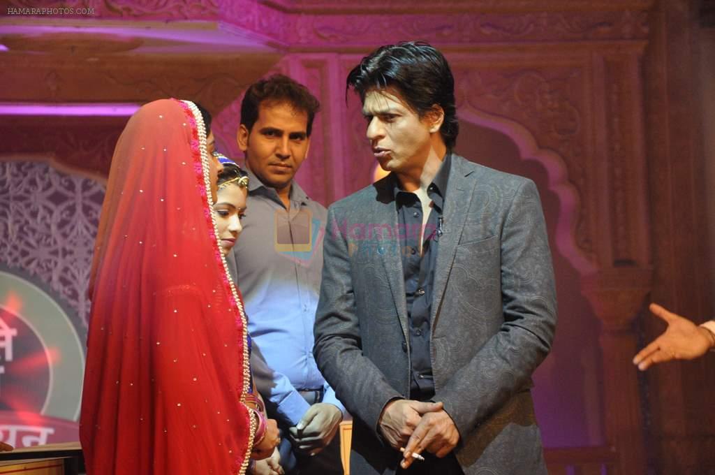 Shahrukh Khan on the sets of Diya aur Baati in Filmcity, Mumbai on 28th July 2013