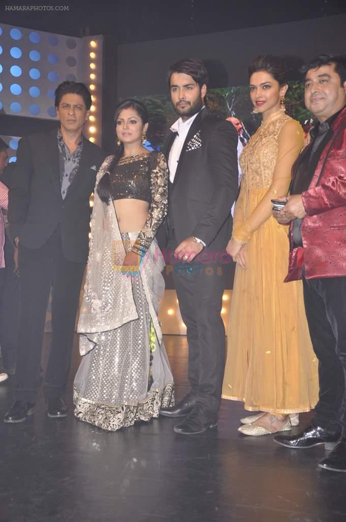 Shahrukh Khan, Deepika Padukone on the sets of Madhubala in Mumbai on 29th July 2013