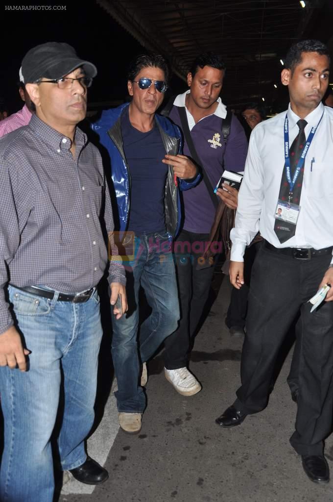 Shahrukh Khan leaves for London in Mumbai Airport on 29th July 2013