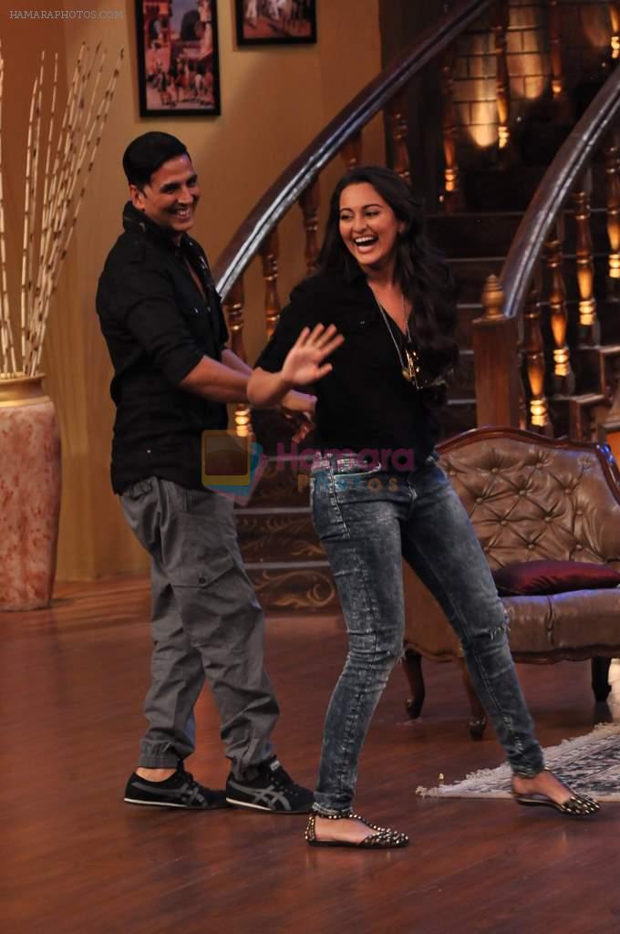 Sonakshi Sinha, Akshay Kumar promote Once upon a time in Mumbai Dobara on the sets of Comedy Nights with Kapil in Filmcity on 1st Aug 2013 (14