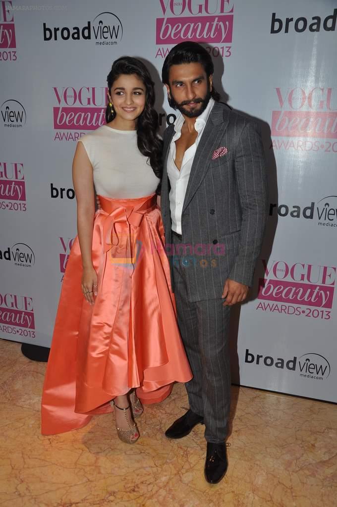 Alia Bhatt, Ranveer Singh at Vogue Beauty Awards in Taj Land's End, Mumbai on 1st Aug 2013