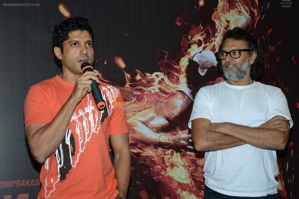Farhan Akhtar and Rakesh Mehra at Bhaag Milkha Bhaag Game Launch at Reliance Digital in Mumbai on 2nd Aug 2013