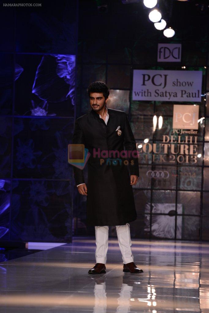 Arjun Kapoor walk for Masaba-Satya Paul for PCJ Delhi Couture Week on 2nd Aug 2013