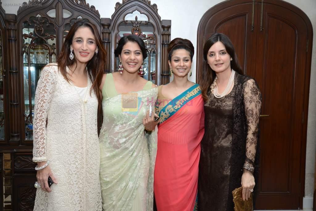 Kajol, Farah Ali Khan, Tanisha Mukherjee at Sanjay and Zareen Khan's Iftar party in Sanjay Khan's Residence, Mumbai on 6th Aug 2013