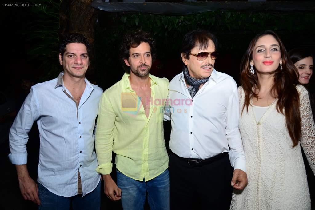 Sanjay Khan, Hrithik Roshan, DJ Aqeel, Farha ALi Khan at Sanjay and Zareen Khan's Iftar party in Sanjay Khan's Residence, Mumbai on 6th Aug 2013