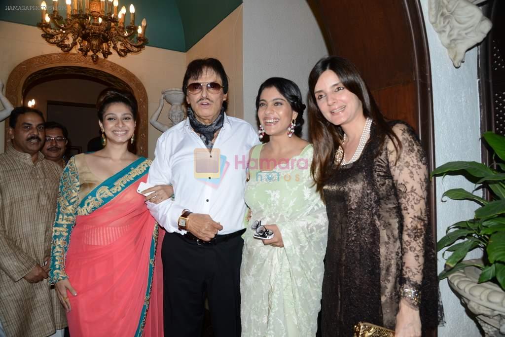 Kajol, Sanjay Khan, Tanisha Mukherjee at Sanjay and Zareen Khan's Iftar party in Sanjay Khan's Residence, Mumbai on 6th Aug 2013