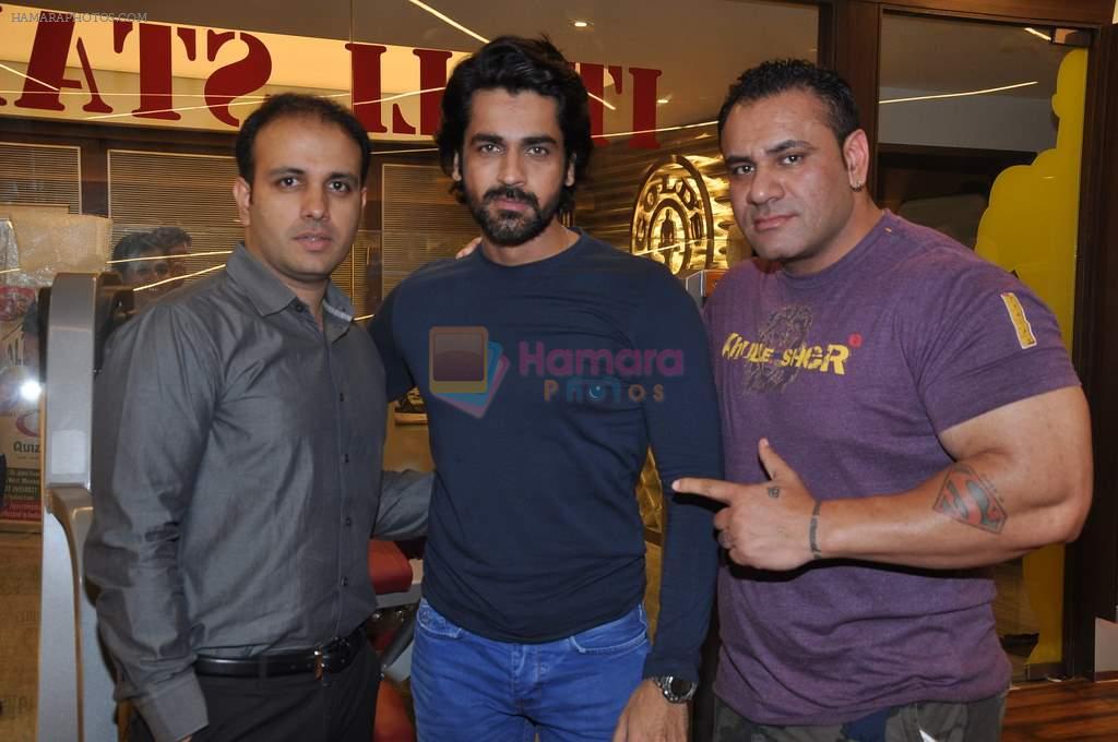Arjan Bajwa at Zumba fitness event in Bandra, Mumbai on 7th Aug 2013
