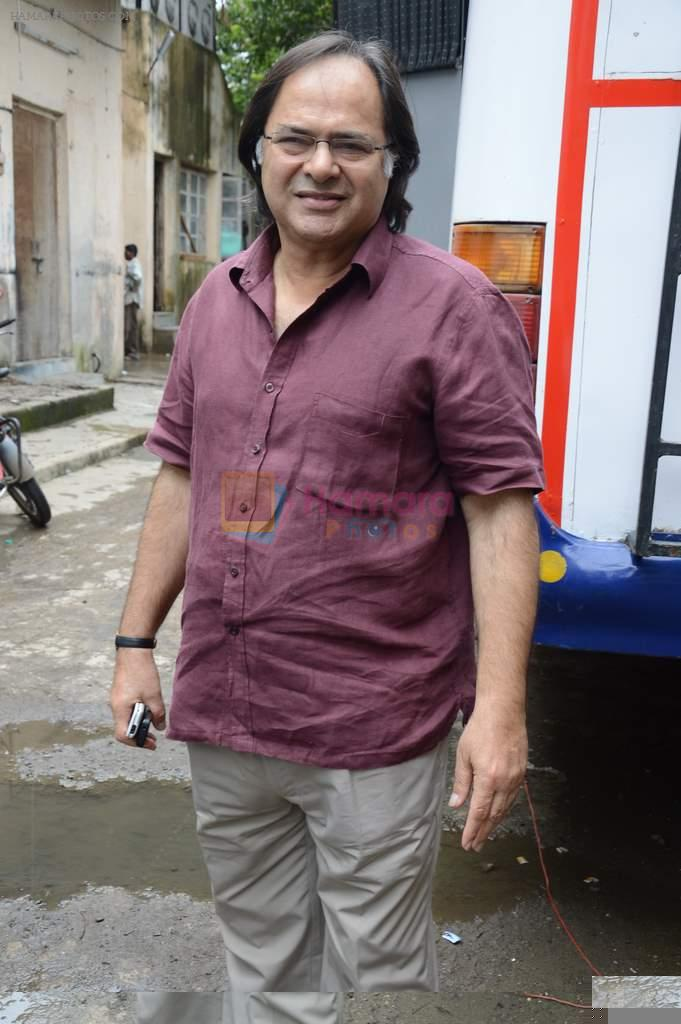Farooq Sheikh at Photo shoot with the cast of Club 60 in Filmistan, Mumbai on 7th Aug 2013