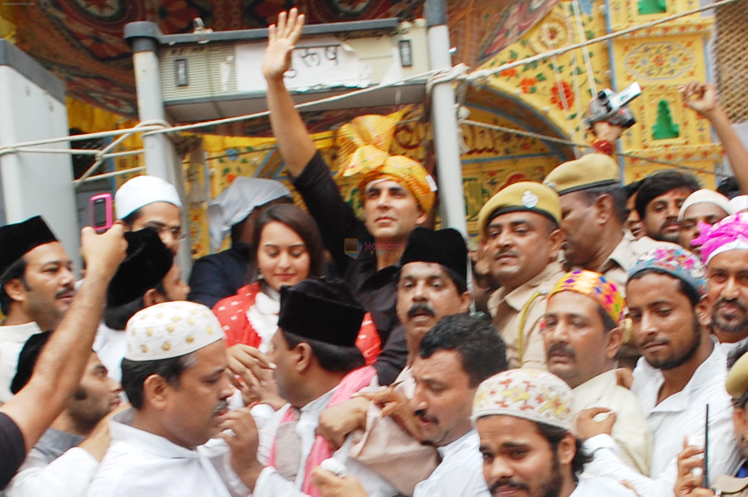 Akshay kumar, Sonakshi Sinha visit Ajmer Sharif for Once Upon a Time in Mumbai Dobaara 7th Aug 2013