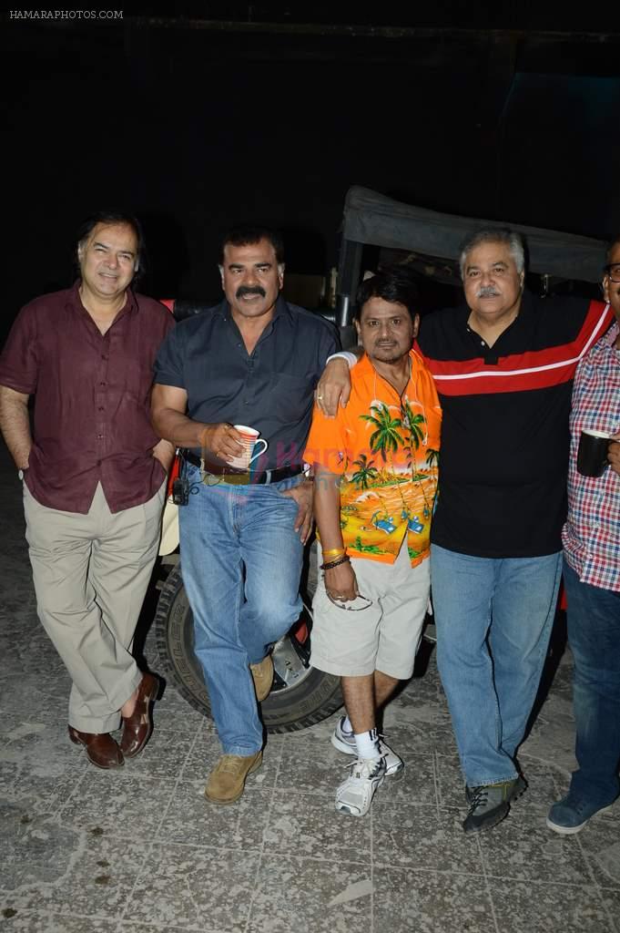 Raghubir Yadav, Farooq Sheikh, Satish Shah, Tinnu Anand at Photo shoot with the cast of Club 60 in Filmistan, Mumbai on 7th Aug 2013
