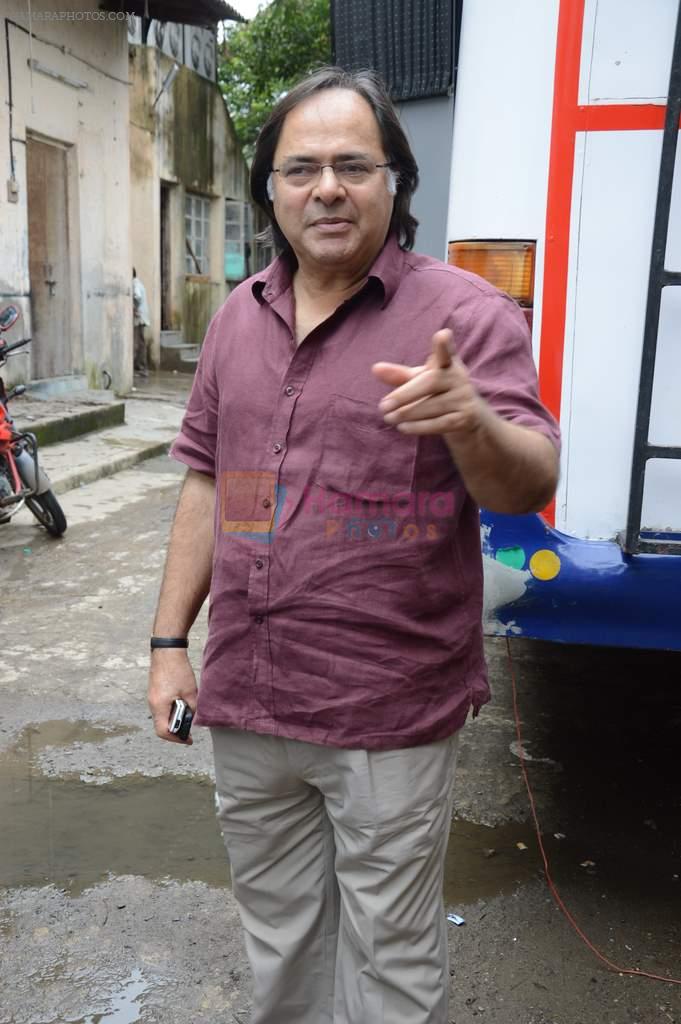 Farooq Sheikh at Photo shoot with the cast of Club 60 in Filmistan, Mumbai on 7th Aug 2013