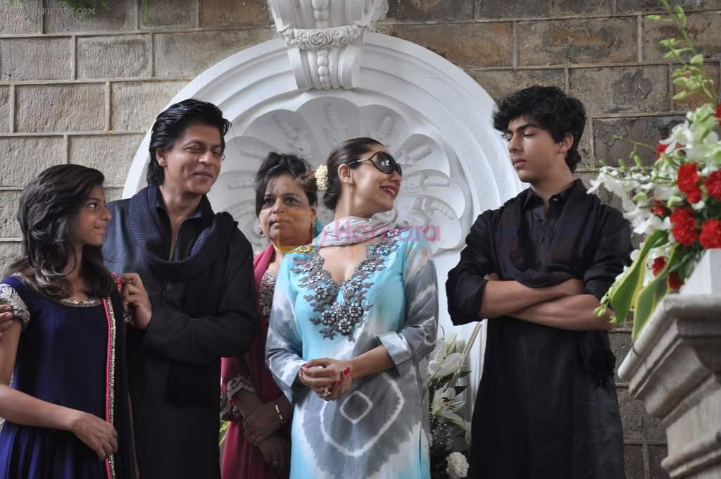 Shahrukh Khan, Gauri Khan, Aryan Khan, Suhana Khan at Shahrukh Khan's Eid Party on 9th Aug 2013