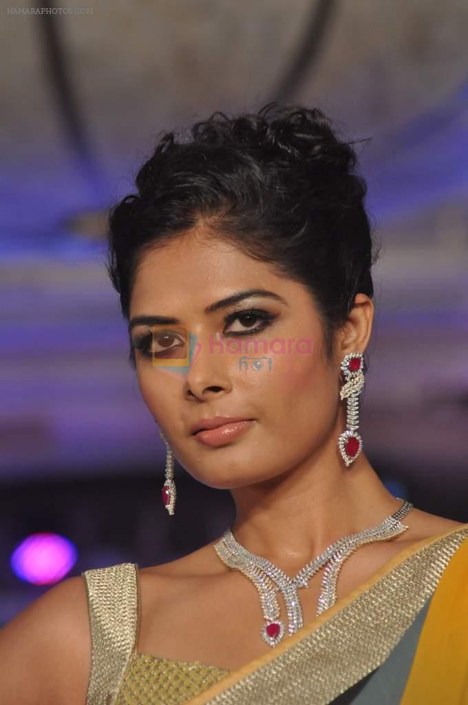 Model walks for HVK show in Mumbai on 9th Aug 2013