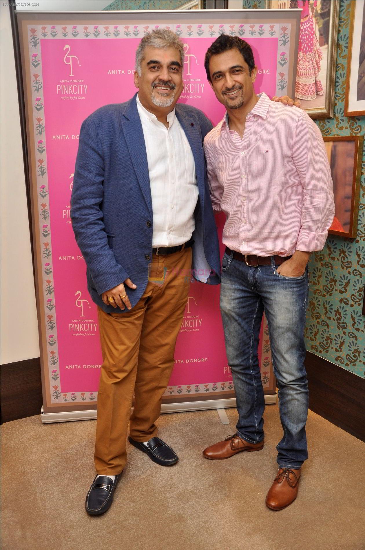 Pradeep Jethani of Jet Gems with Sanjay Suri at Anita Dongre's launch of Pinkcity in association with jet Gems in Mumbai on 13th Aug 2013