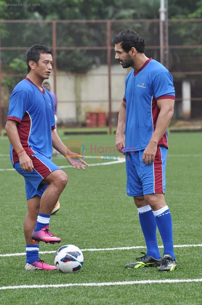 John Abraham, Baichung Bhutia at Reliance Soccer Match in Mumbai on 13thth Aug 2013