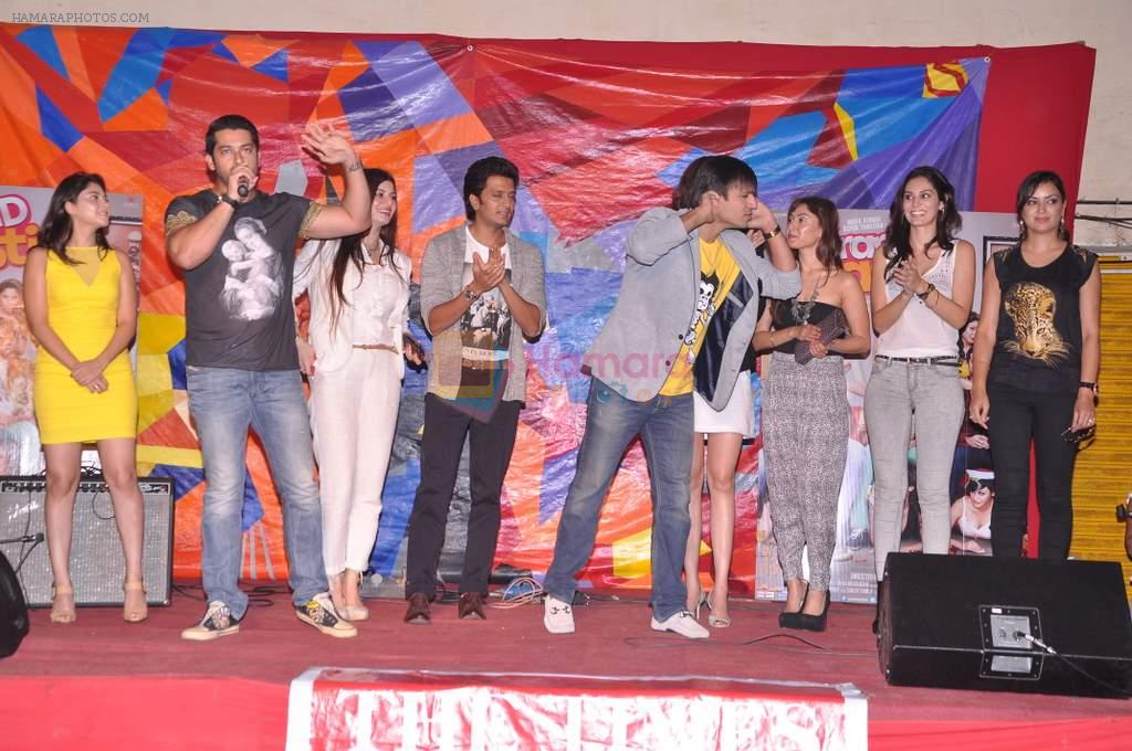 Riteish, Vivek, Aftab, Sonalee Kulkarni, _Maryam Zakaria, _Bruna Abdullah, _Karishma Tanna, Kainaat, Manjari at Grand Masti promotions in Malhar, Mumbai on 17th Aug 2013