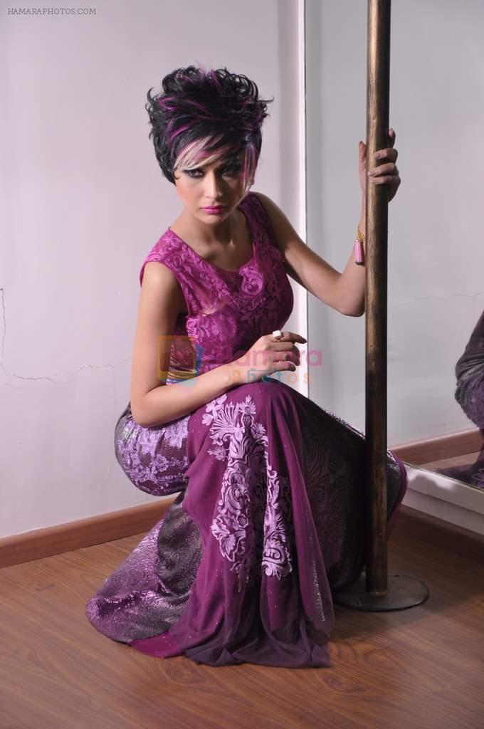Sara Khan at Rohit Verma's bridal fashion shoot in Khar, Mumbai on 19th Aug 2013