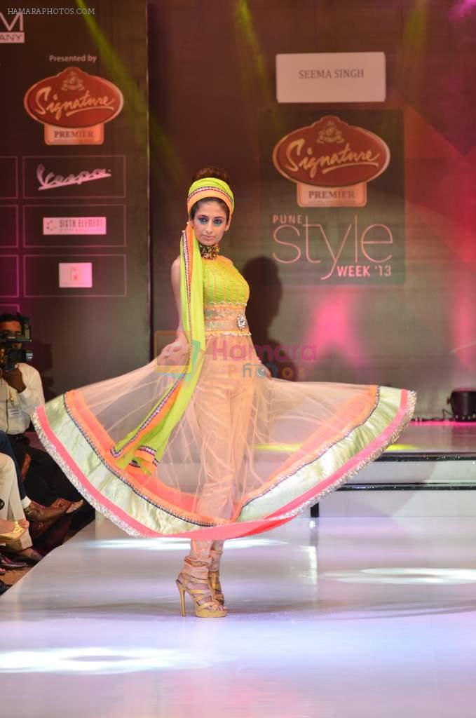Model walk the ramp for Seema Singh at the Signature Premier Pune Style Week 2013 on 19th Aug 2013