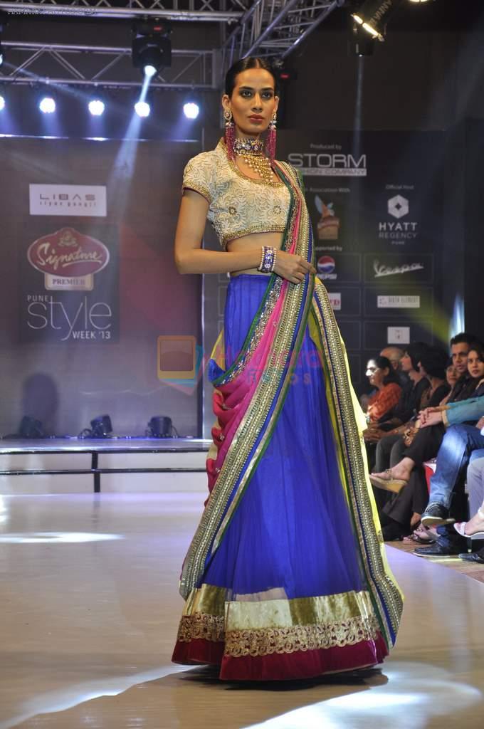 Model walk the ramp for Riyaz Gangji at the Signature Premier Pune Style Week 2013 on 19th Aug 2013