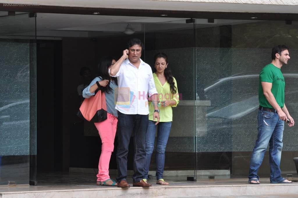 Sohail Khan snapped with family in Mumbai on 20th Aug 2013