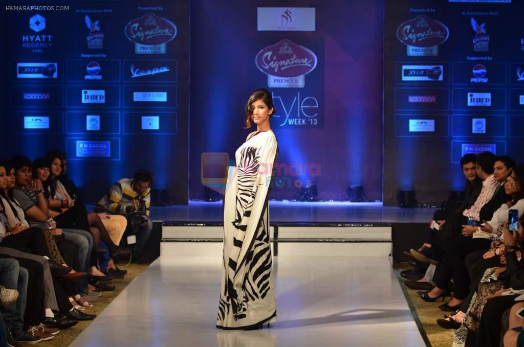 Model walk the ramp for Nitya Singh at the Signature Premier Pune Style Week 2013 on 19th Aug 2013