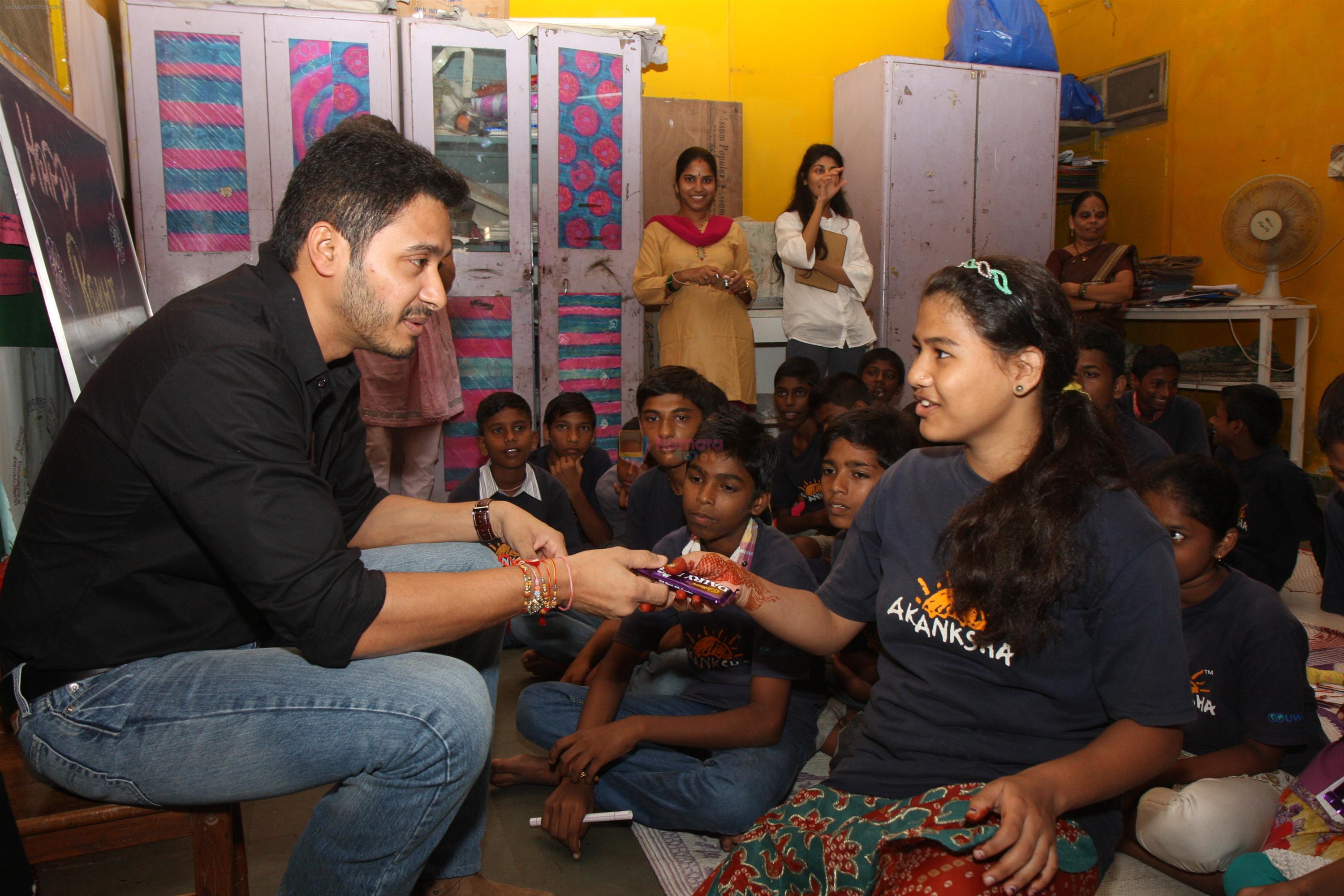 Shreyas Talpade Celebrates Raksha Bandhan with The Akansha Foundation kids on 20th Aug 2013
