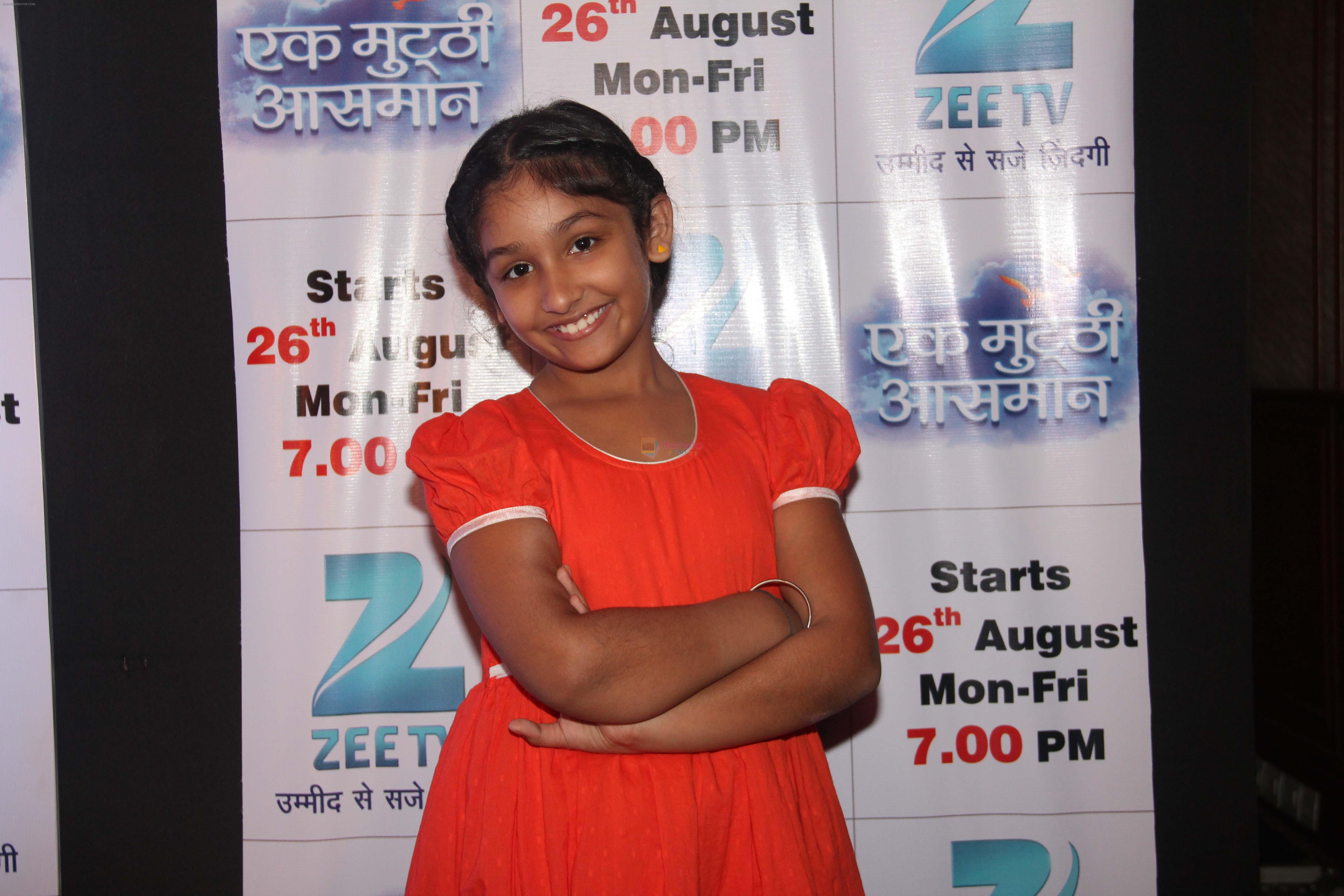 Mehnaaz Mann as Kamla in in Zee TV's Ek Muthi Aasman