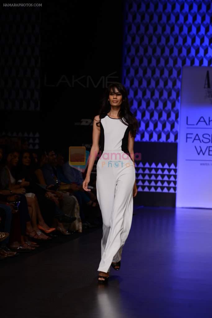 Model walk the ramp for Global Desi show at LFW 2013 Day 3 in Grand Haytt, Mumbai on 25th Aug 2013