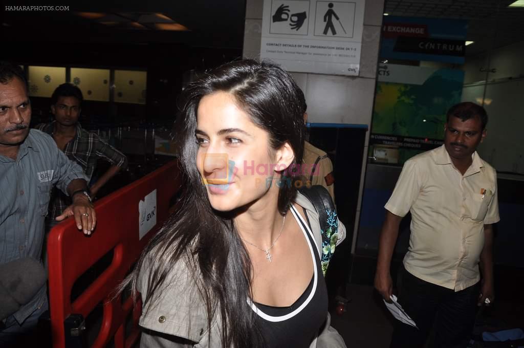Katrina Kaif snapped at airport on 25th Aug 2013