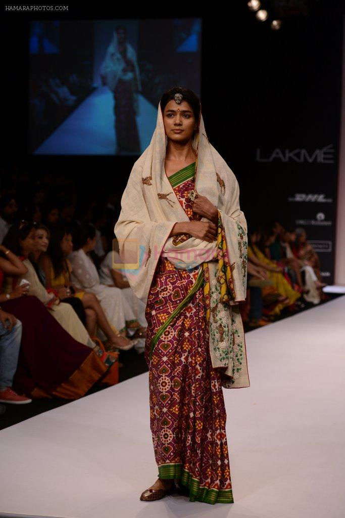 Model walk the ramp for Gaurang show at LFW 2013 Day 4 in Grand Haytt, Mumbai on 26th Aug 2013