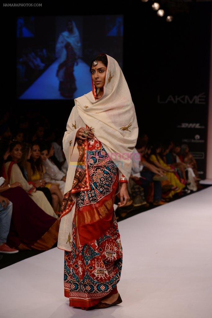 Model walk the ramp for Gaurang show at LFW 2013 Day 4 in Grand Haytt, Mumbai on 26th Aug 2013