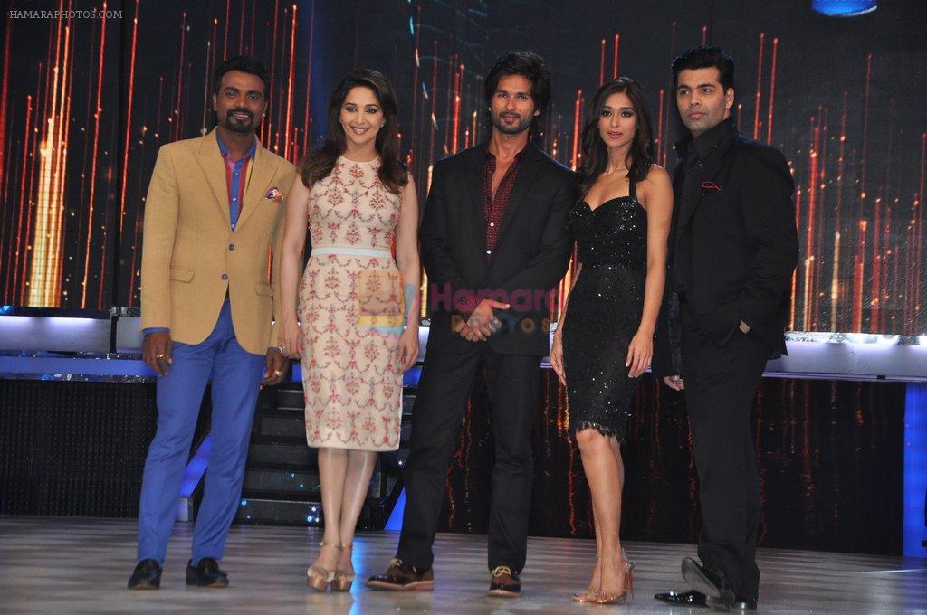 Ileana D'Cruz, Shahid Kapoor, Madhuri, Remo, Karan on the sets of Jhalak 6 in Mumbai on 27th Aug 2013,1