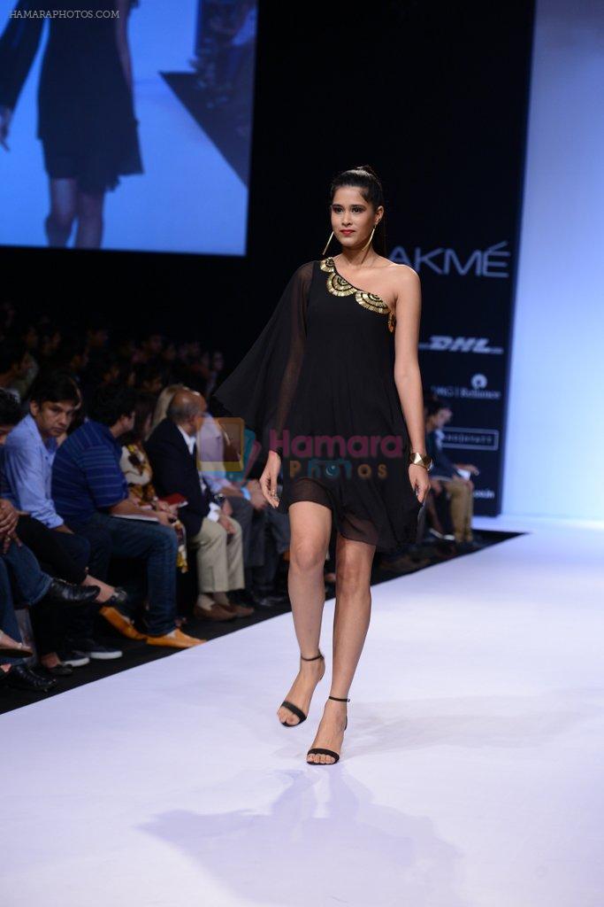 Model walk the ramp for Reliance Trends Bisou Bisou show at LFW 2013 Day 5 in Grand Haytt, Mumbai on 27th Aug 2013