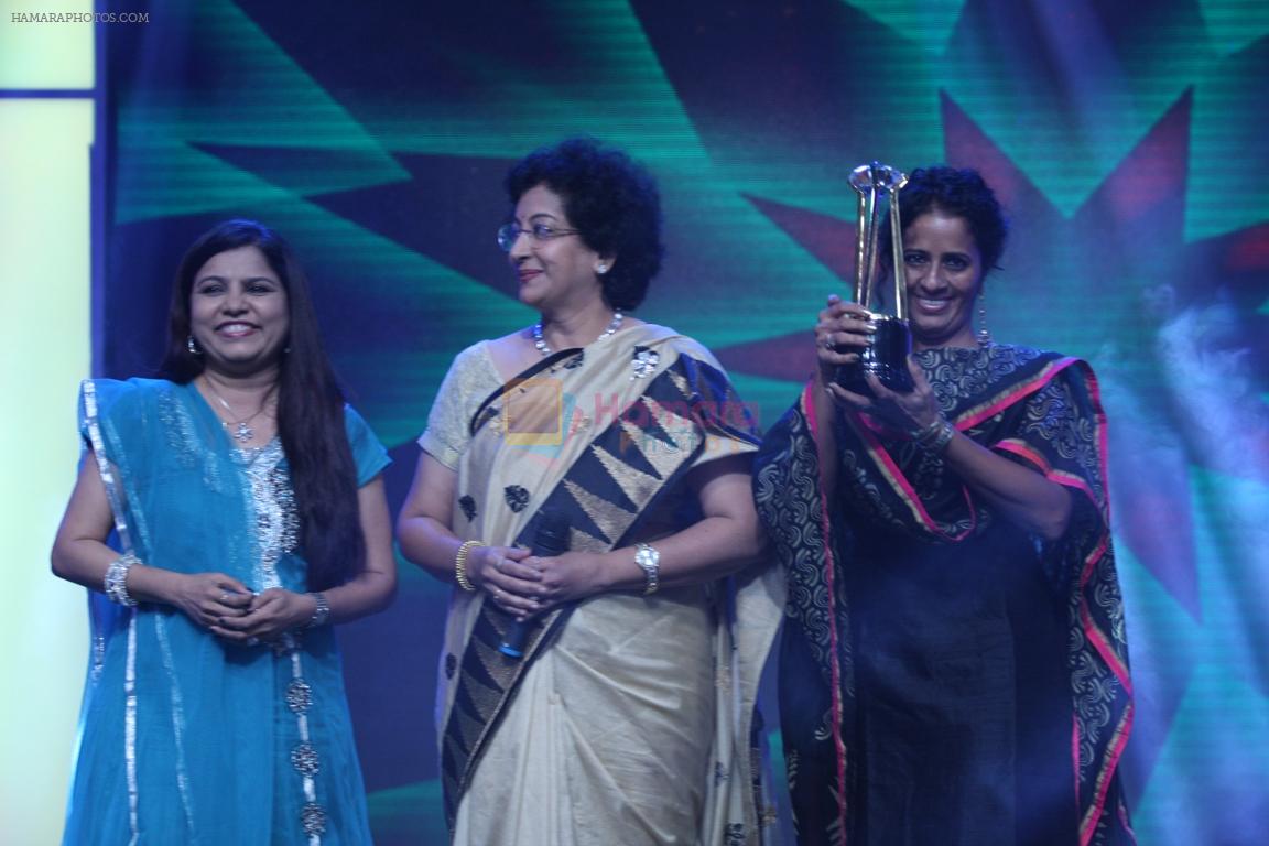 Sadna Sargam, Padmaja Pehnani & Hamsika Iyer, winner of Big Entertaining Singer of the Year at BIG Marathi Entertainment Awards on 30th Aug 2013