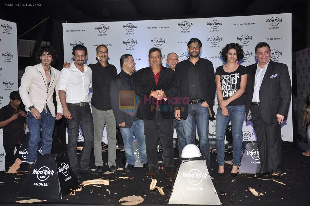 Rishi Kapoor, Subhash Ghai, Rohan Sippy, Gul Panag at Subhash Ghai's bash at the launch of new Hard Rock Cafe in Andheri, Mumbai on 31st Aug 2013